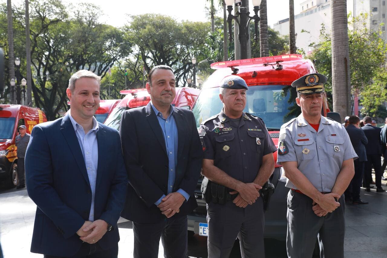 Entrega de viaturas do Corpo de Bombeiros